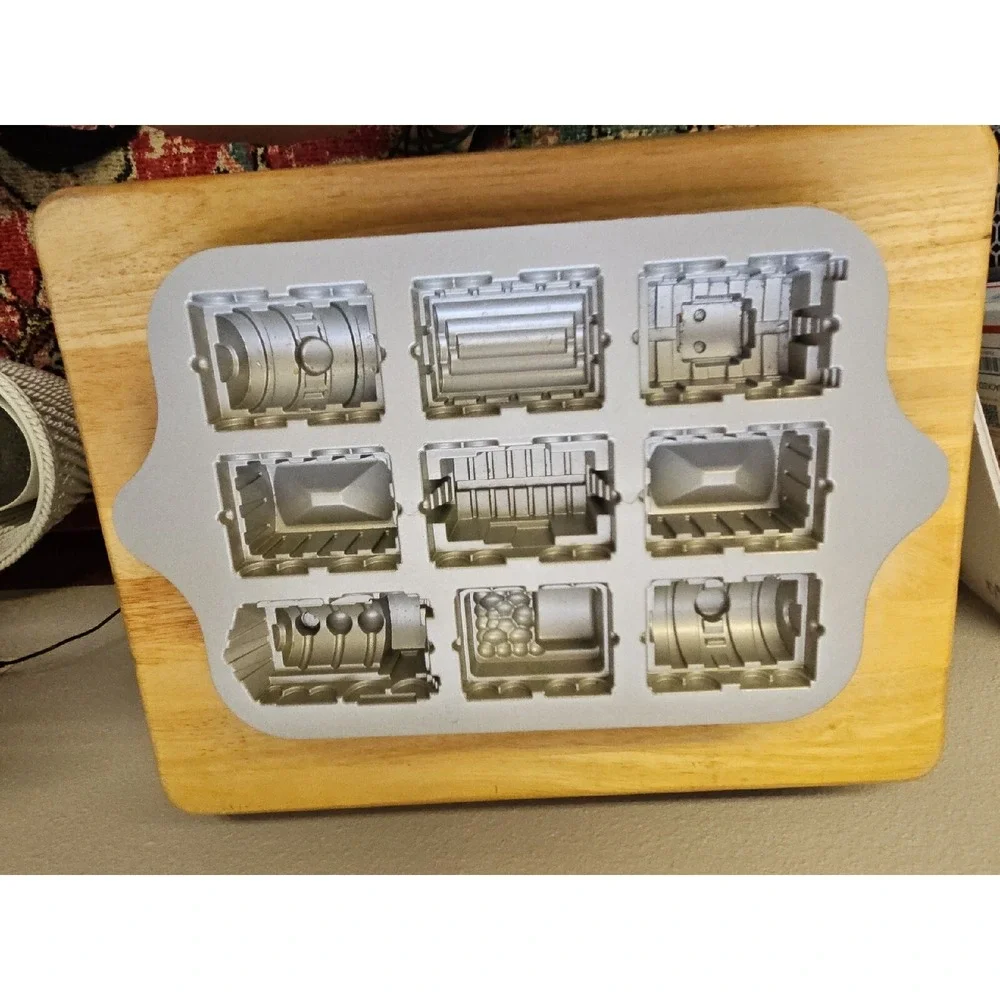 Collection Train Muffin Pan Cake Nordic Ware Bundt Bakeware Cast Aluminum 5 Cups